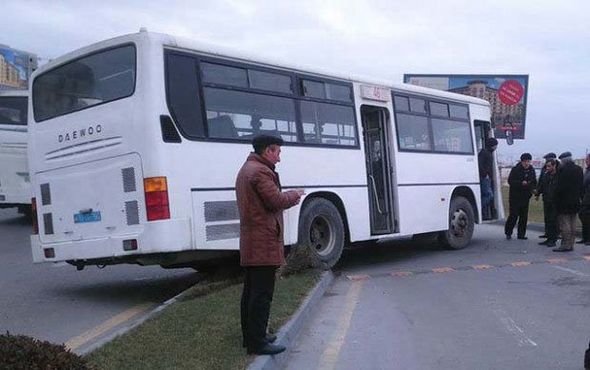 Bakıda FACİƏ: Şagirdin başı avtobusun qapıları arasında qalıb partladı: 