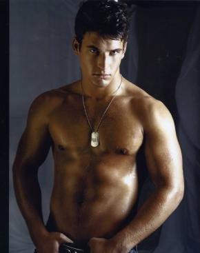 DÜNYA ŞOKDA! Məşhur aktyor özünü güllələdi - FOTOLAR