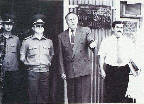 Prezidentin mühafizəçisi olmuş keçmiş polis rəisi bıçaqlandı - FOTO