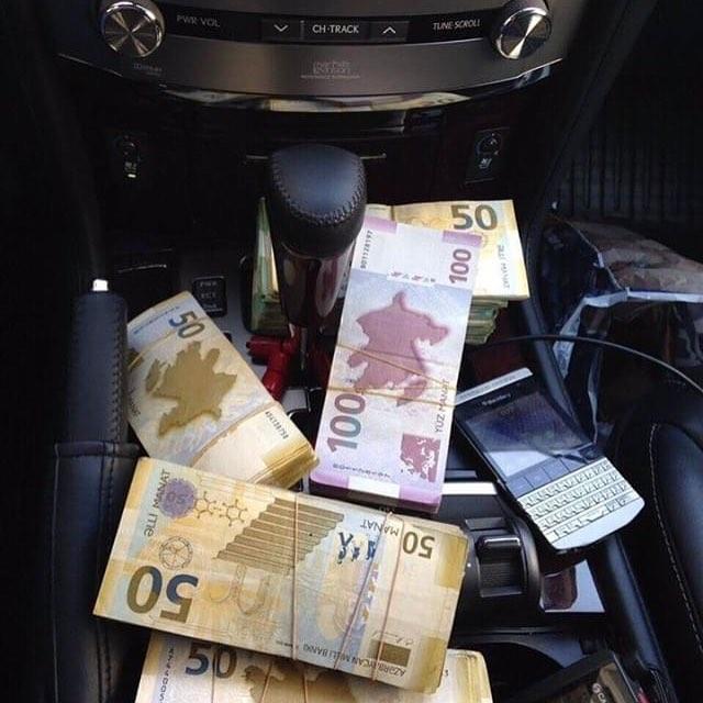 Azərbaycanın varlı uşaqlarının dəbdəbəli həyatı (FOTOLAR)