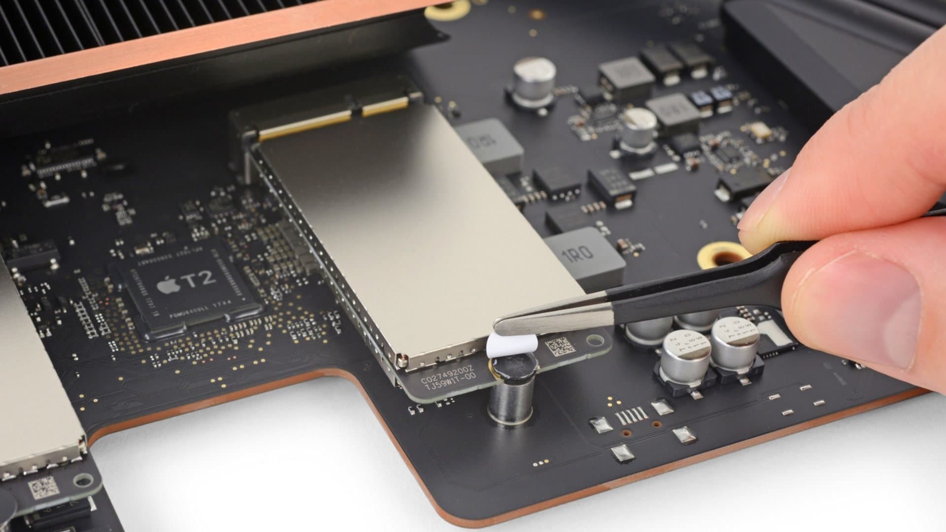 "Apple" şirkəti Intel çiplərindən imtina edəcək