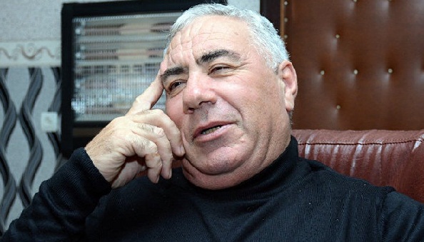 “Anam iki oğlundan birinə səs verməliydi, qardaşım İlham Əliyevə səs verdi” – Hafiz Hacıyev