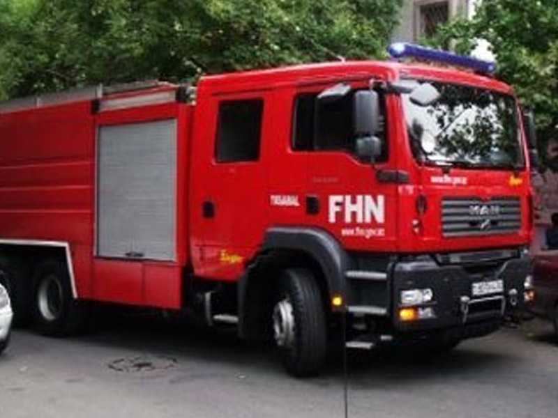 Bakıda yaşayış binasında yanğın: FHN açıqlama verdi - VİDEO