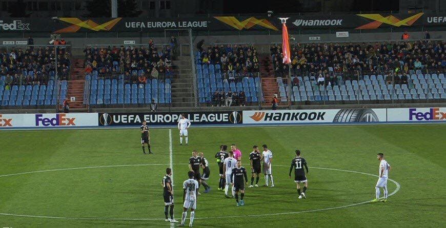 “Qarabağ”ın oyununda erməni təxribatı: Oyun bu görüntüyə görə dayandı - <font color=\"red\">VİDEO</font>