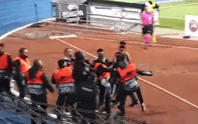 “Qarabağ”ın oyununda efirə getməyən kadrlar - Futbolçular hücum çəkdi - VİDEO