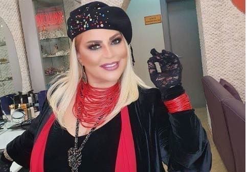 Mətanət İsgəndərli sinəsini kiçildir - VİDEO