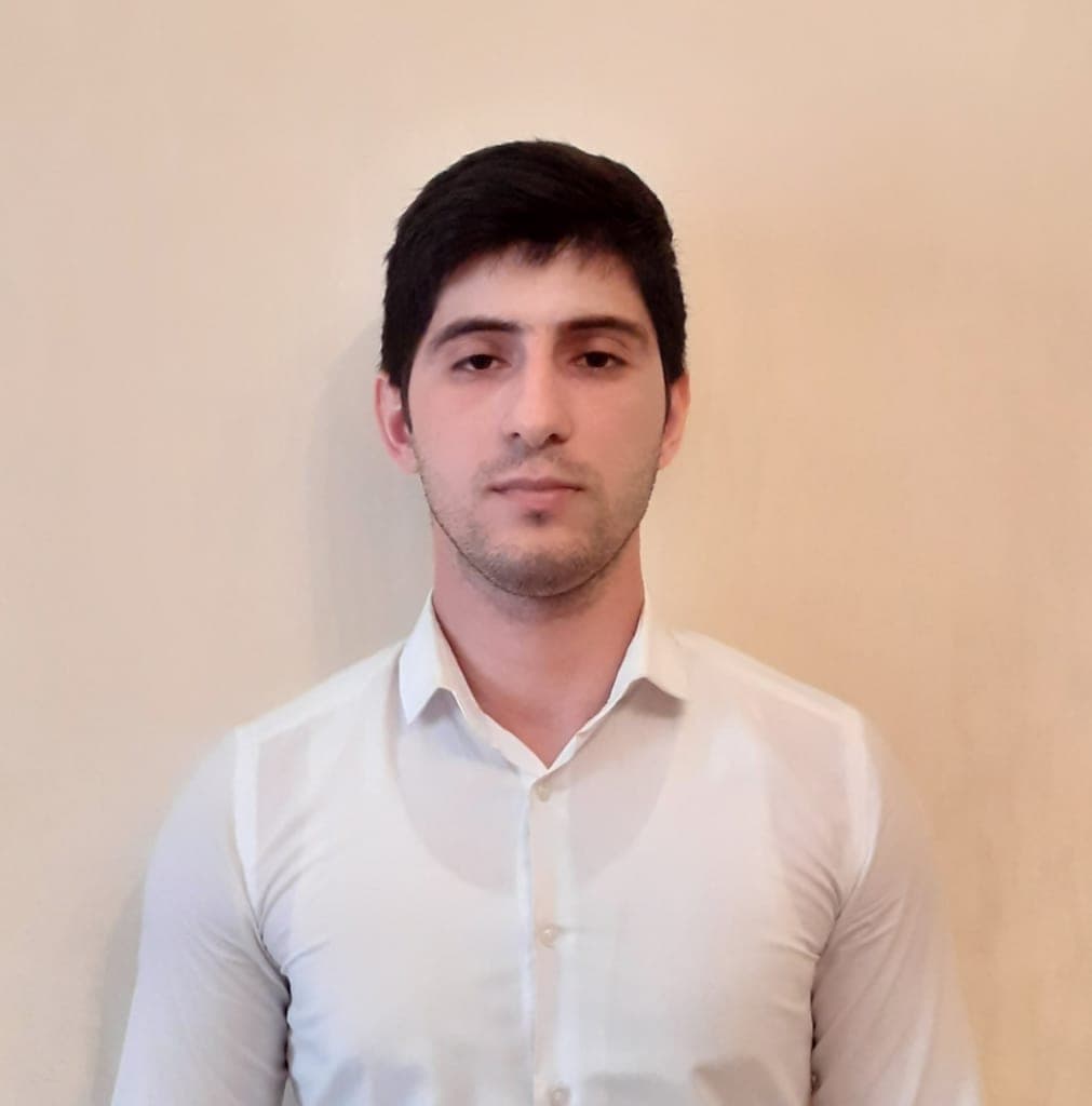 Biz Prezidentimizlə fəxr edirik.
