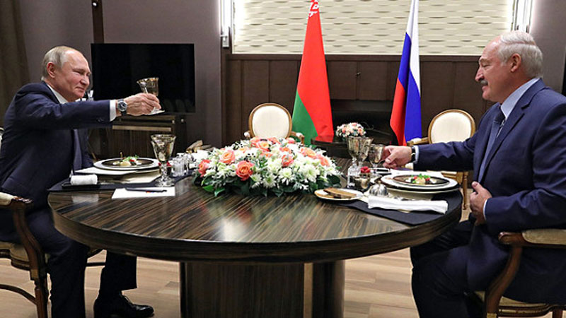 Putin Belarusda keçirilən seçkinin nəticəsini keçərli saydığını elan etdi