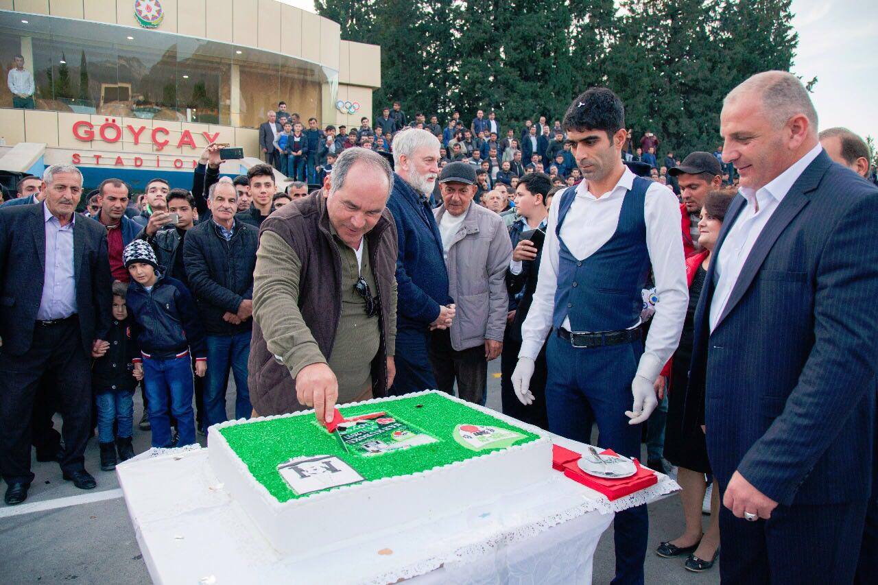Prezidentin təltif etdiyi Fərhad Əhmədov kimdir? – Uğurlu həyat hekayəsi ilə tanışlıq