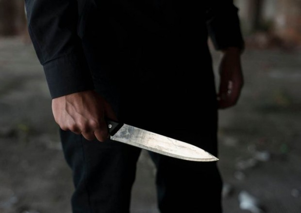 Bakı sakinini bıçaqla hədələyib pulunu aldılar