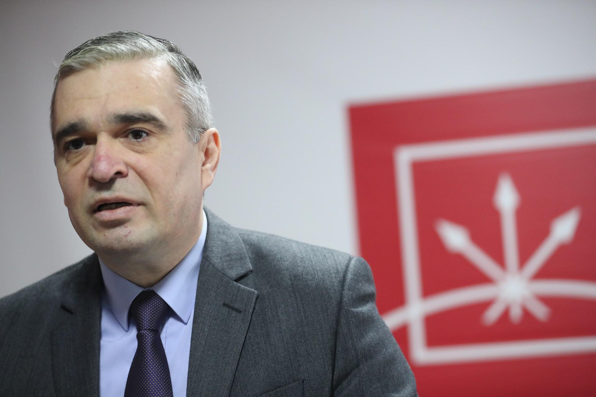 \"Məktəbləri ləngidərək uşaqların kütləvi vaksinasiyası üçün bəhanə yaradırlar” - İlqar Məmmədov