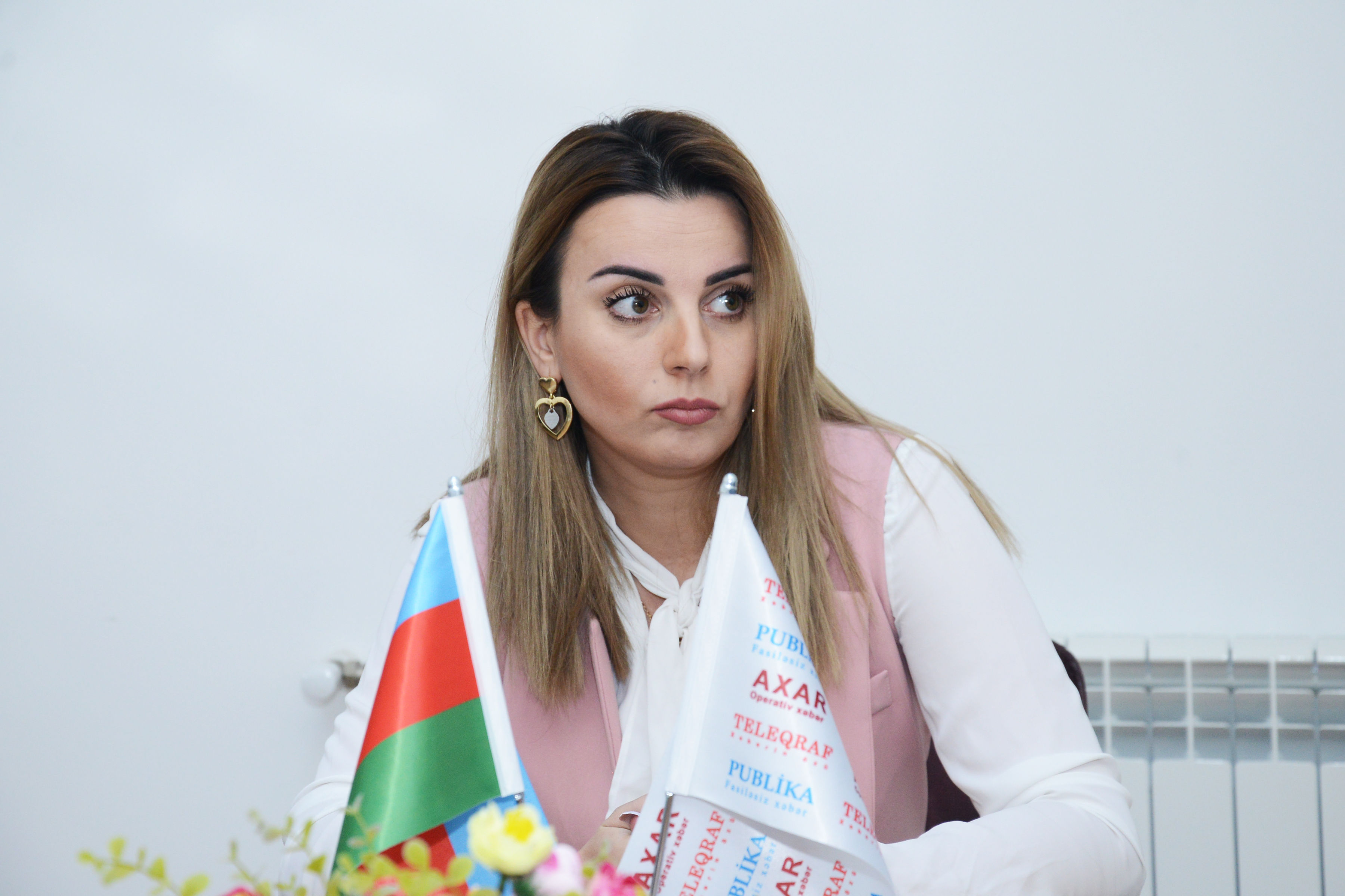 “Sosial şəbəkələr bütün insanları real həyatdan uzaqlaşdırır” - Psixoloq