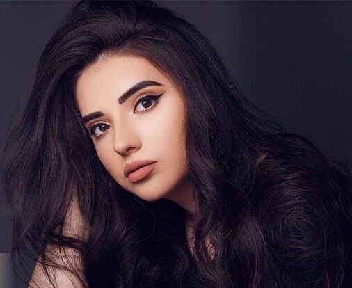 Nahidə paltarını tənqid edənlərə cavab verdi: \"Burunlarını soxmasınlar\"