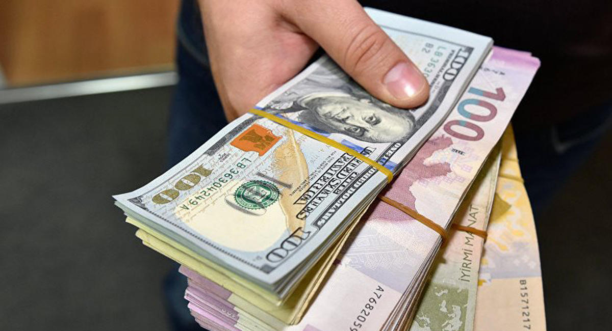 Azərbaycanda banklar dolların alış kursunu niyə artırıb? - AÇIQLAMA