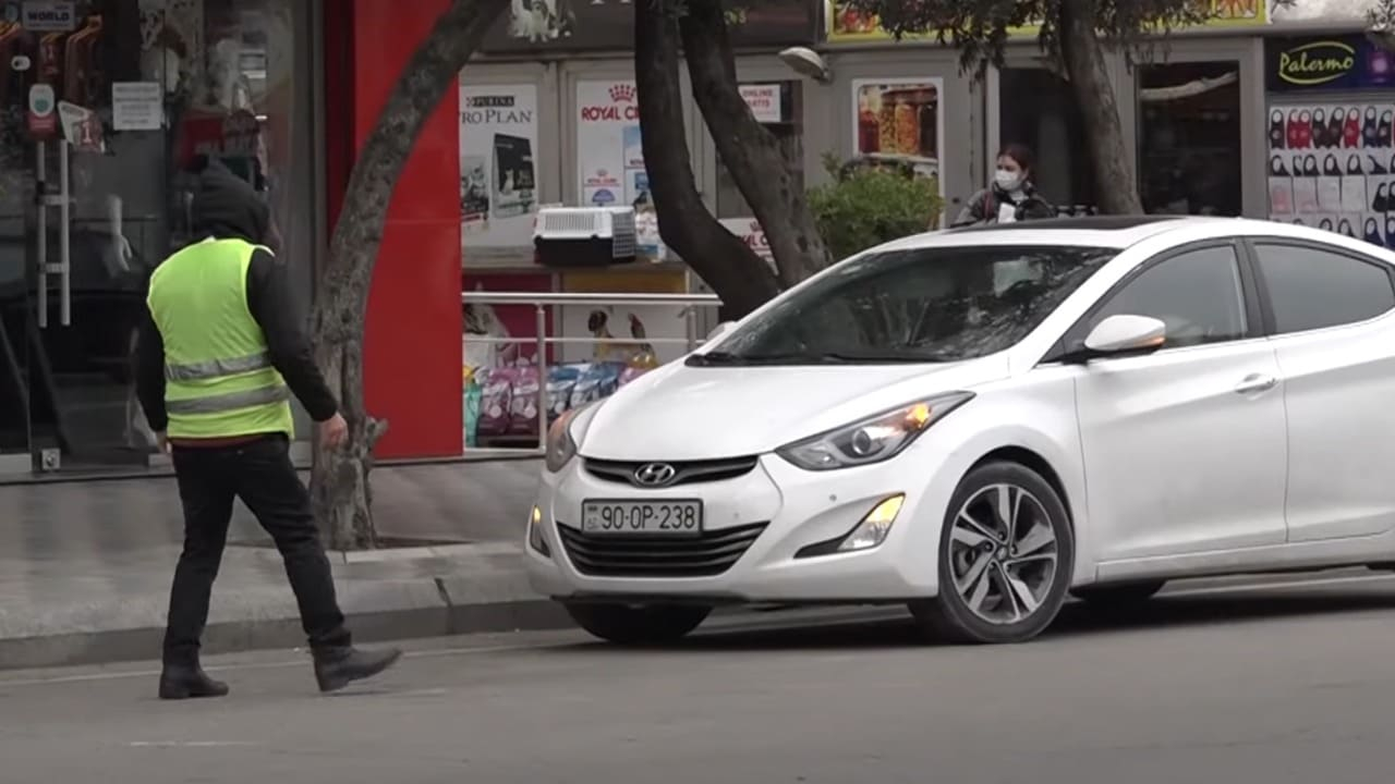 \"Parkovşik\"in yığdığı pul kimin cibinə gedir? - VİDEO