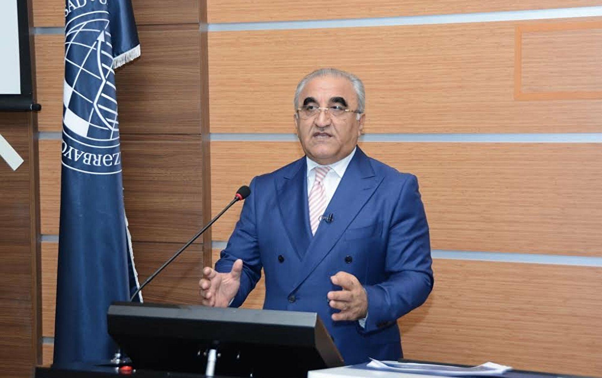 Rektor məzunlara qırmızı diplom verməməyi təklif etdi
