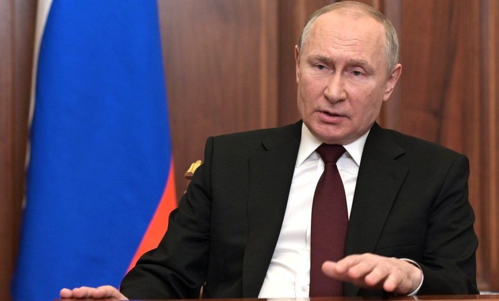 ABŞ kəşfiyyatı bu dəfə Putinin lehinə danışdı: \"O, Ukraynanı yerlə-bir edə bilər, amma etmir\"