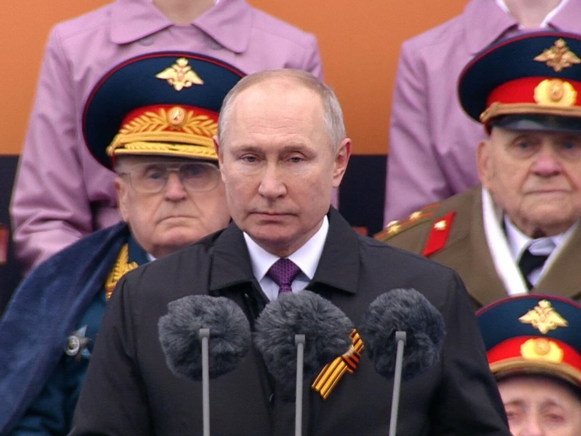 Putindən paradda diqqətçəkən AÇIQLAMA: <font color=\"red\">“NATO Krıma hücuma hazırlaşırdı”</font>