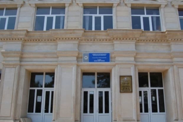 Müəllim şagirdə məktəbdə zərbə vurubmuş - <font color=\"red\">RƏSMİ</font>