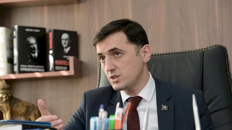 Tural Abbaslı bu rayonun icra başçısını ifşa etdi: Şəhid anasını 3 saat qapısında gözlədib və... – VİDEO