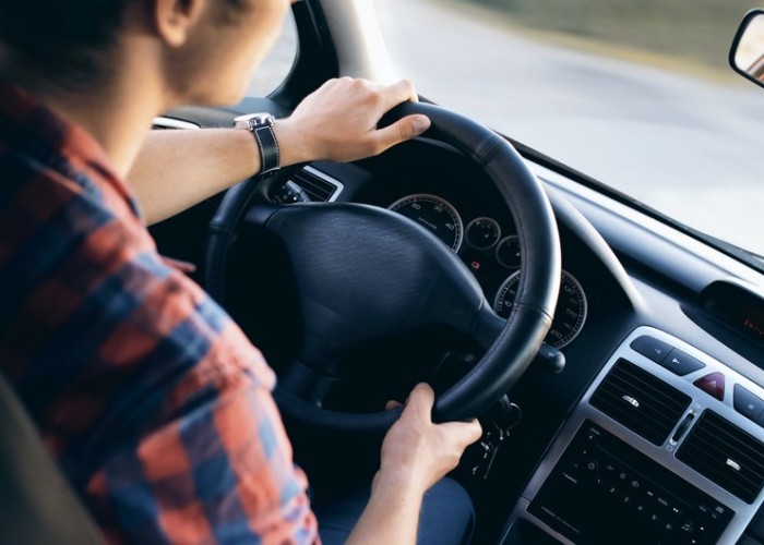 Narkotikin təsiri altında avtomobil idarə edən sürücü SAXLANILDI