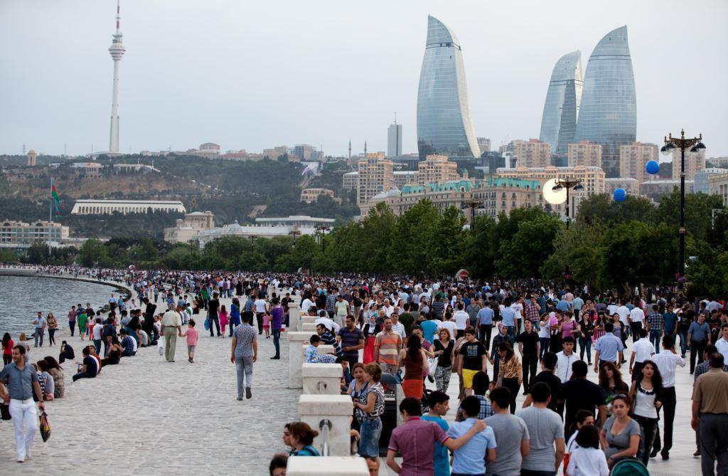 Azərbaycanda kişilərin sayı qadınların sayını ÖTƏCƏK - STATİSTİKA