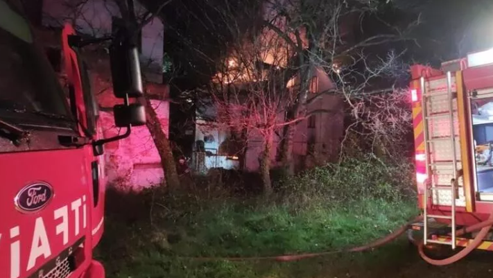 Məşhur aktyorun atası və ögey anası yanğında həlak oldu – FOTO