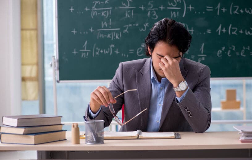 Elm və Təhsil Nazirliyi özünün verdiyi diploma niyə inanmır? – <strong><span style=\"color: #ff0000;\">“733 müəllimin işsiz qalması doğrudur?”   </span></strong>
