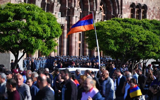 İrəvanda kütləvi etiraz aksiyası başladı