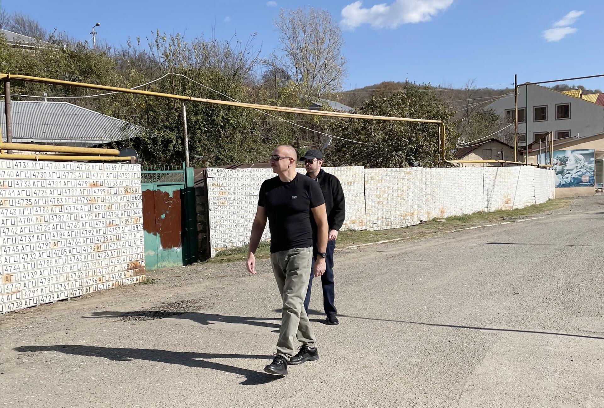 Prezident Kəlbəcərdəki maşın nömrəli hasarı sökdürdü - FOTO