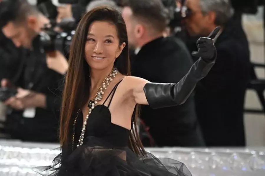 74 yaşlı modelyerin görüntüsü yenidən gündəm oldu - FOTOLAR