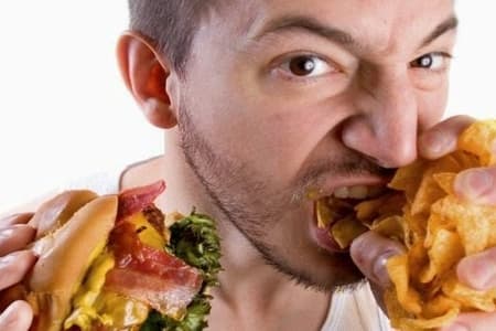 “Fast Food” qidalarının insan orqanizminə ziyanları - <span style=\"color: #ff0000;\">Mütəxəssisdən AÇIQLAMA</span>