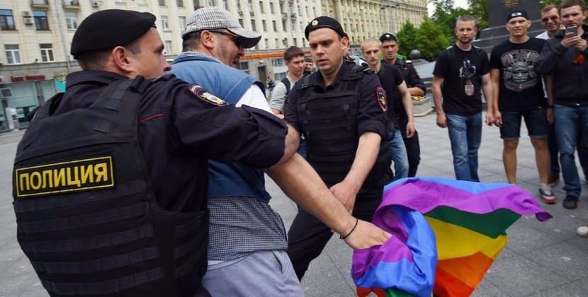 <span style="color: #ff0000;">Yeni terapiya üsulu</span> - LGBT üzvləri qaçırılaraq “düşərgələrə” aparılır