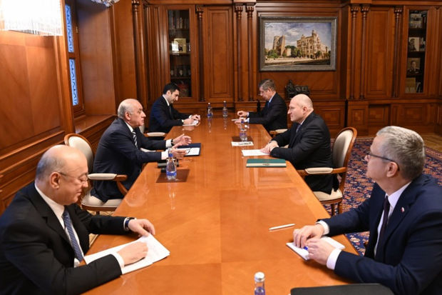 Əli Əsədov Rusiya FHN rəhbəri ilə görüşdü