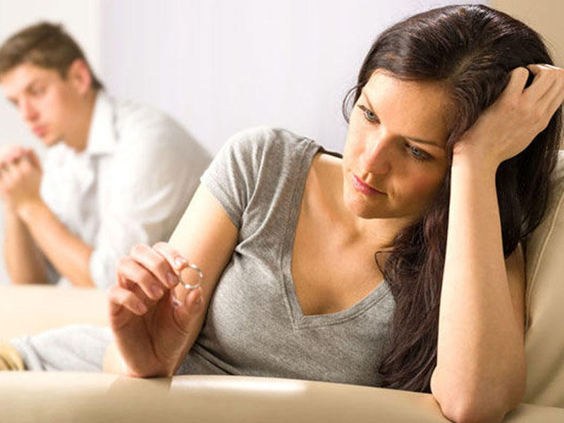 “Boşanmaqdan qorxan qadın ərinə xəyanət edir” - Psixoloq