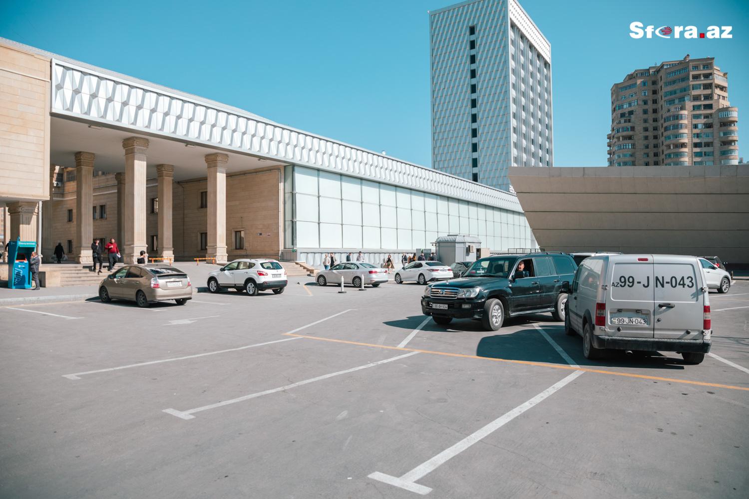 \"28 May\"da ödənişli parklanma ərazisindən FOTOREPORTAJ