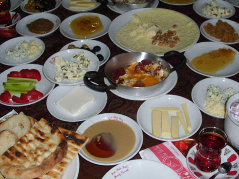 Oruc tutanların NƏZƏRİNƏ! - Susuzlamamaq üçün bu qidaları YEYİN + SİYAHI