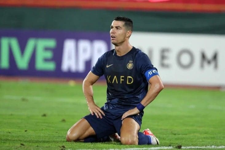 Ronaldo yenə qalmaqal yaratdı - <span style="color: #ff0000;">BİRBAŞA QIRMIZI KART </span>