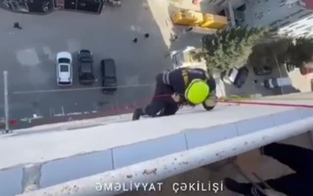 16-cı mərtəbədə qalan azyaşlı belə xilas olundu <span style="color: #ff0000;">- VİDEO</span>