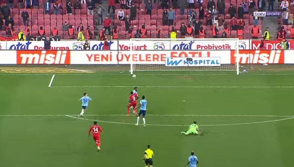 Şahruddin qapısından çıxdı, raket kimi zərbəni dəf etdi - <span style=\"color: #ff0000;\">VİDEO</span>