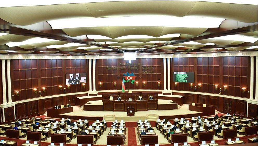 Deputata AĞIR İTKİ - FOTO