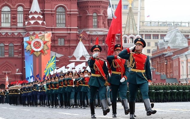 Uşakov: \"Ermənistanın baş naziri bu paradda iştirak edə bilməz\"