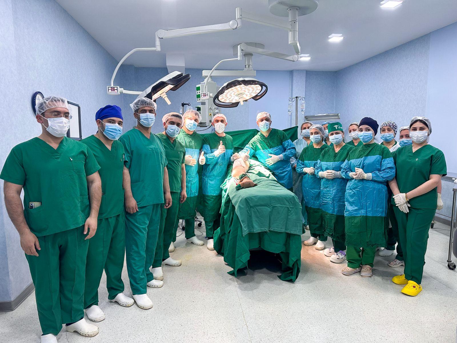 Respublika Klinik Xəstəxanasında ilk dəfə endoprotez əməliyyatı İCRA OLUNDU - FOTO