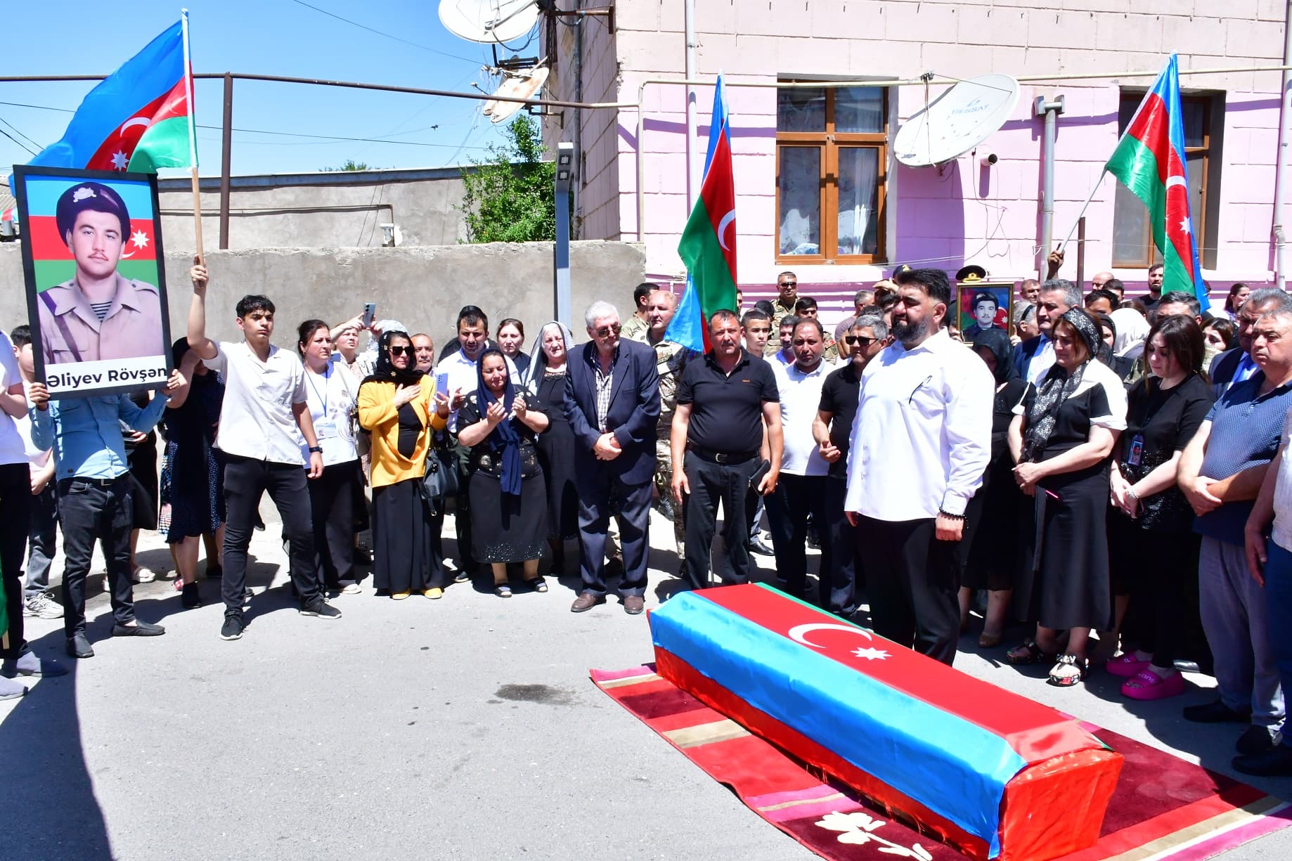 Şəhid Rövşən Əliyev Xırdalan Şəhidlər Xiyabanında dəfn edildi -<span style=\"color: #ff0000;\"><strong> FOTOLAR</strong></span>
