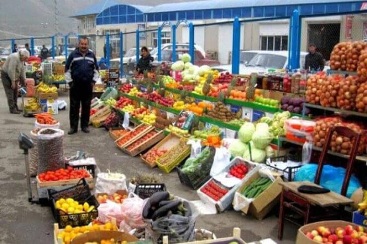 \"Meyvəli\" bazarda meyvələrİ oğurladılar