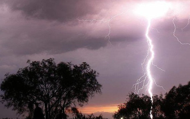 Balakəndə evə ildırım düşdü