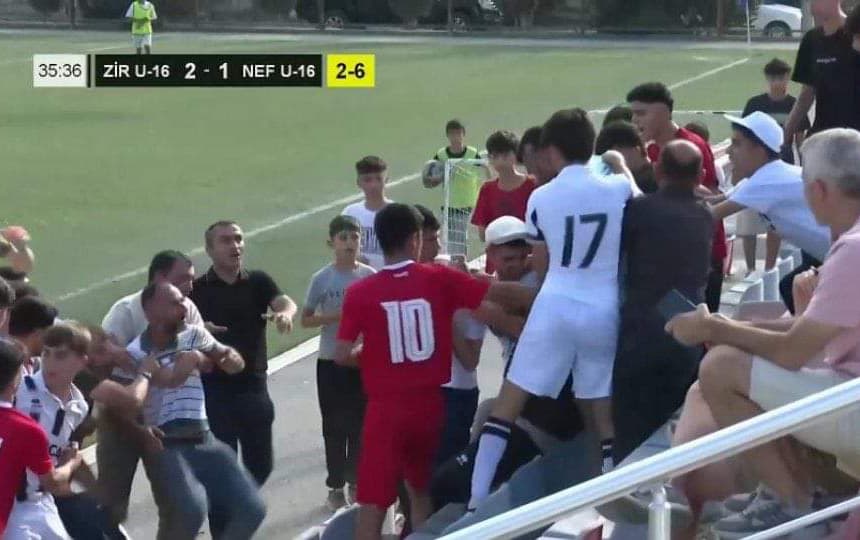 Azərbaycanda canlı yayımda məşqçi döyüldü - <span style="color:#ff0000">VİDEO</span>