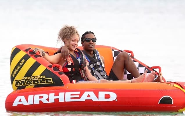Rihanna sevgilisi ilə istirahətdə- <span style="color:#ff0000">Fotolar</span>
