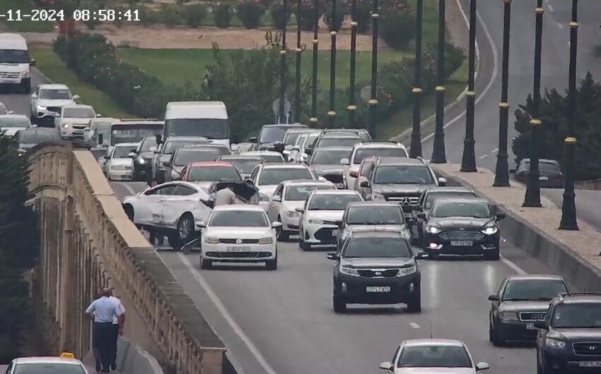 Babək prospektində qəza: sıxlıq yarandı