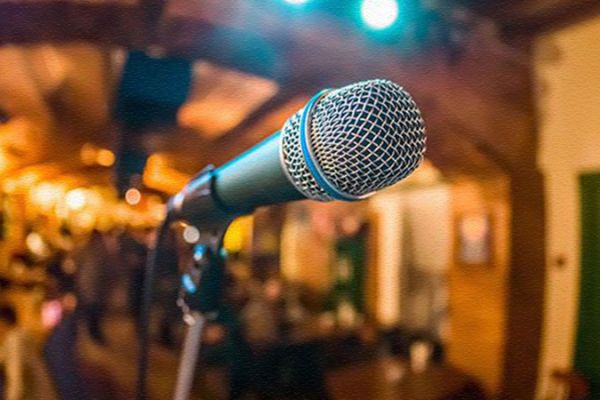 Azərbaycanda məşhur müğənni toyda DÖYÜLDÜ - FOTO